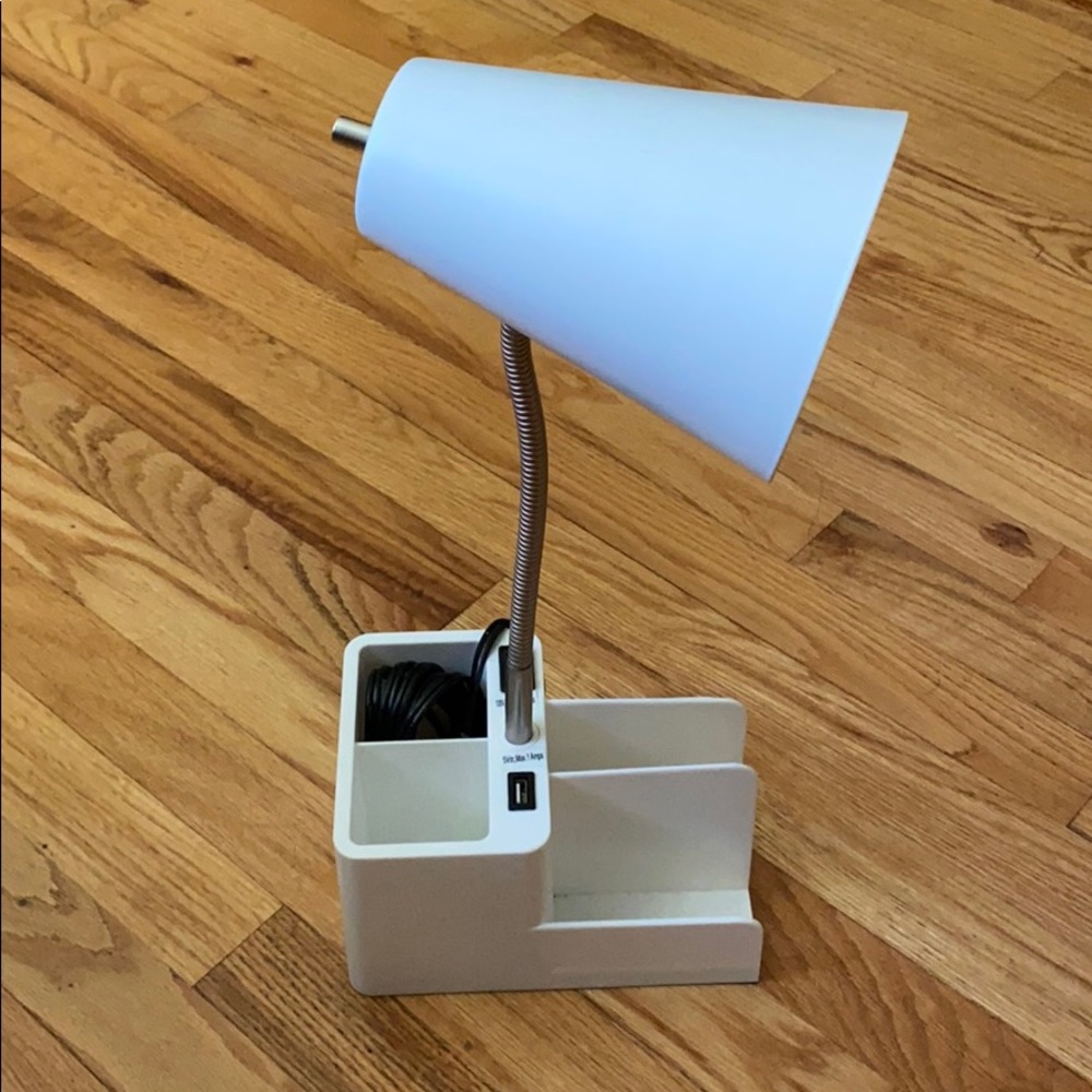 Desk lamp with USB port and outlet, EUC